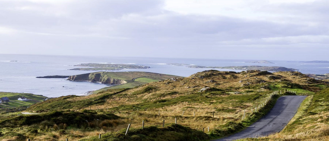 Amharclann na Mainistreach agus Féile Ealaíon an Chlocháin – Deis um Chónaitheacht Amharclannaíochta